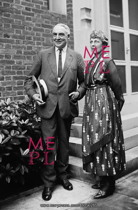 : Senator Warren and Florence Harding, in an 1920 : Senator Warren and Florence Harding, in an 1920