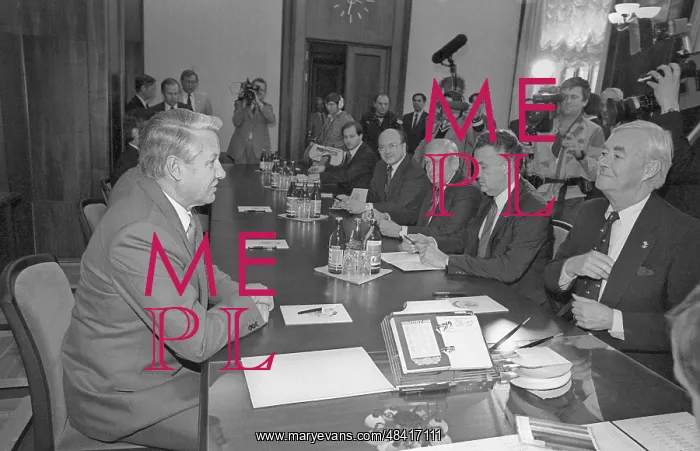 : US senators visit USSR, 1987 : US senators visit USSR, 1987