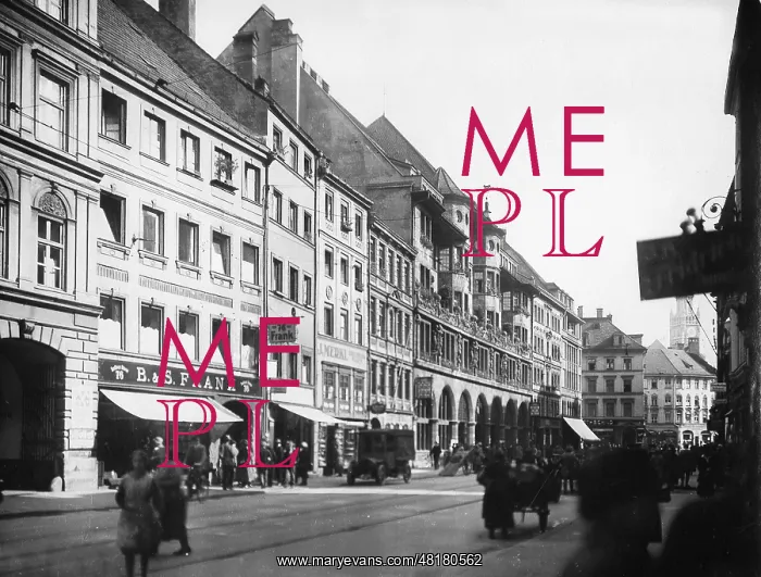 : The Sendlinger Strasse in Munich, around 1920 : The Sendlinger Strasse in Munich, around 1920