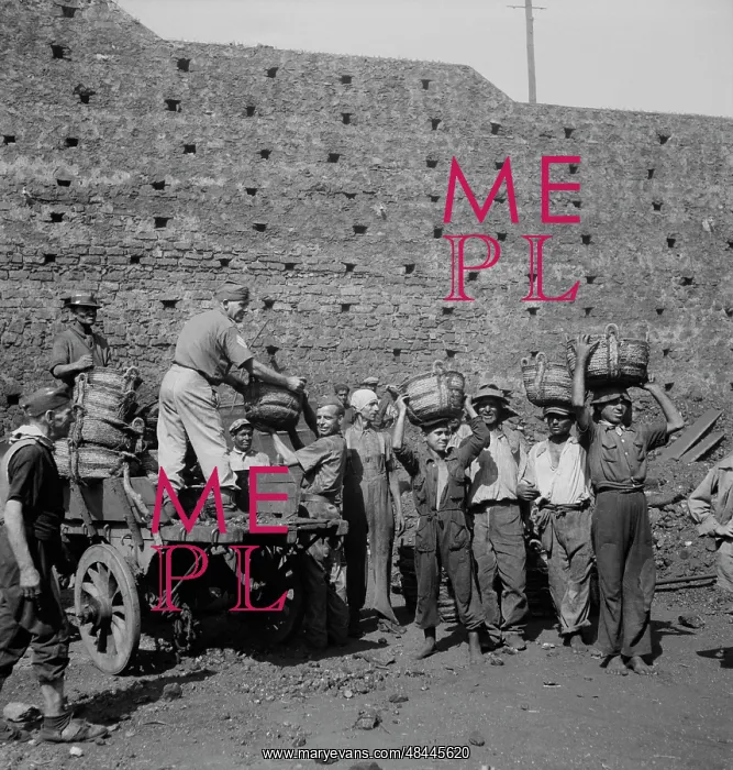  : September 1943 - Messina, Sicily. Workmen