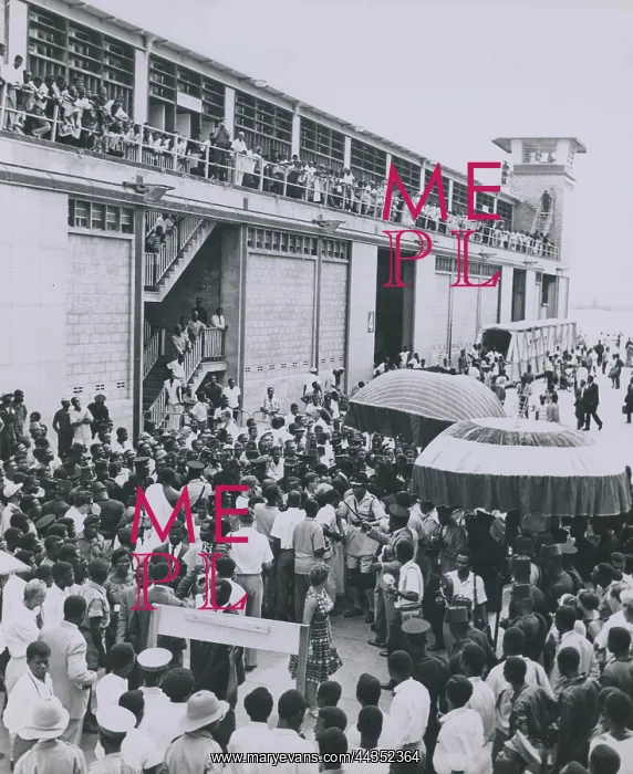 : September 1963 - Return Of The Asantehene - Crowds : September 1963 - Return Of The Asantehene - Crowds