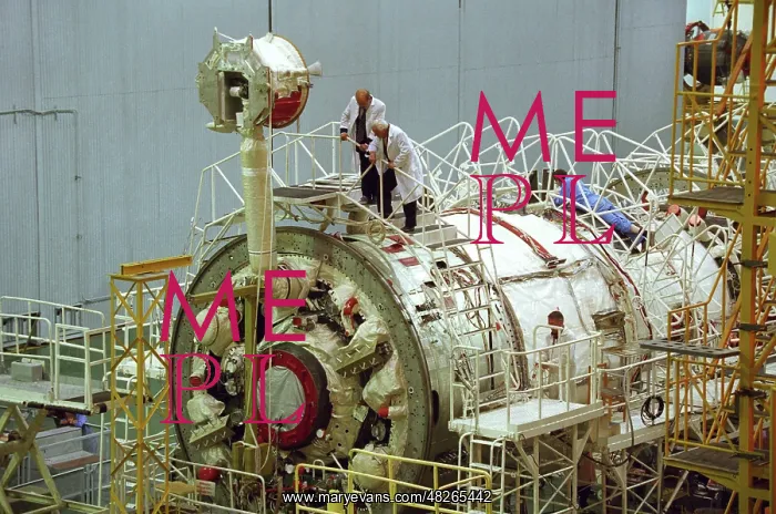 : Service Module Zvezda, 1999 : Service Module Zvezda, 1999