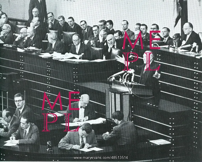 : Session of the German Parliament in 1955, addressed : Session of the German Parliament in 1955, addressed
