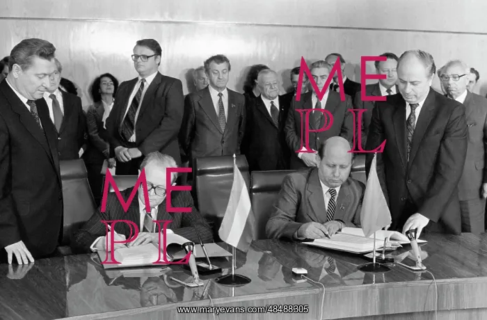 : Session of intergovernmental Soviet-Hungarian Commission : Session of intergovernmental Soviet-Hungarian Commission