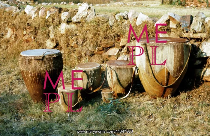 : Set of laced drums, Ganda, International Library : Set of laced drums, Ganda, International Library