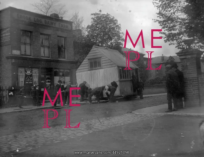 : Sewerage contracters hut outside Crook Log Post Office : Sewerage contracters hut outside Crook Log Post Office