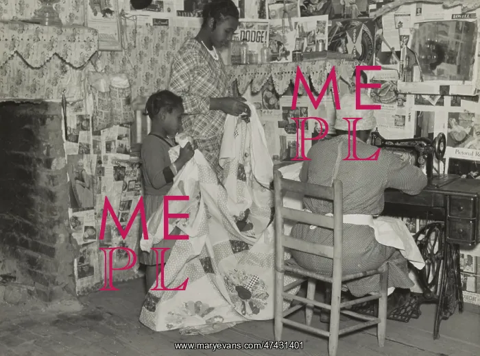 : Sewing a quilt. Gees Bend, Alabama : Sewing a quilt. Gees Bend, Alabama