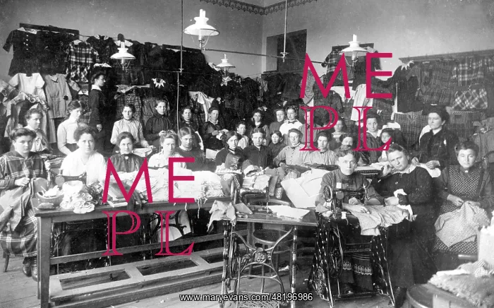 : Sewing room of the German Red Cross in WWI : Sewing room of the German Red Cross in WWI