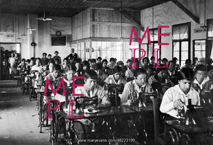 : Sewing school in Wagna, 1916 : Sewing school in Wagna, 1916
