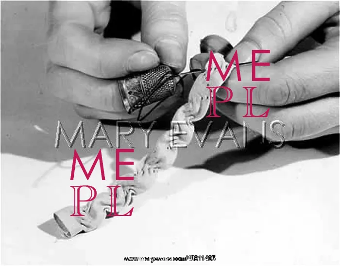 : SEWING WITH A THIMBLE : SEWING WITH A THIMBLE