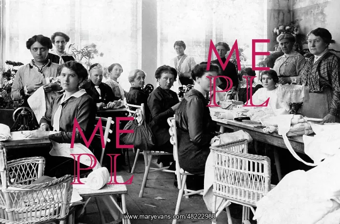 : Sewing workshop in Arco, 1915 : Sewing workshop in Arco, 1915