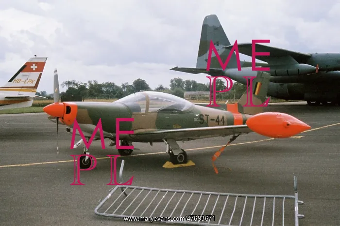 : SF-260 at Fairford : SF-260 at Fairford