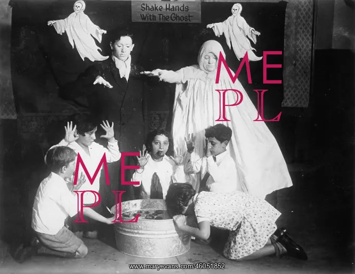 : Shake Hands with The Ghost : Shake Hands with The Ghost