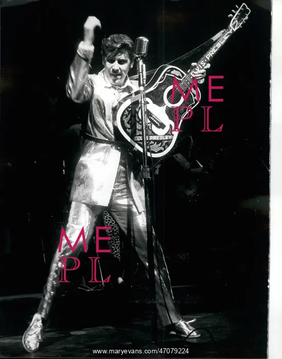 : Shakin Stevens as Elvis in London show : Shakin Stevens as Elvis in London show