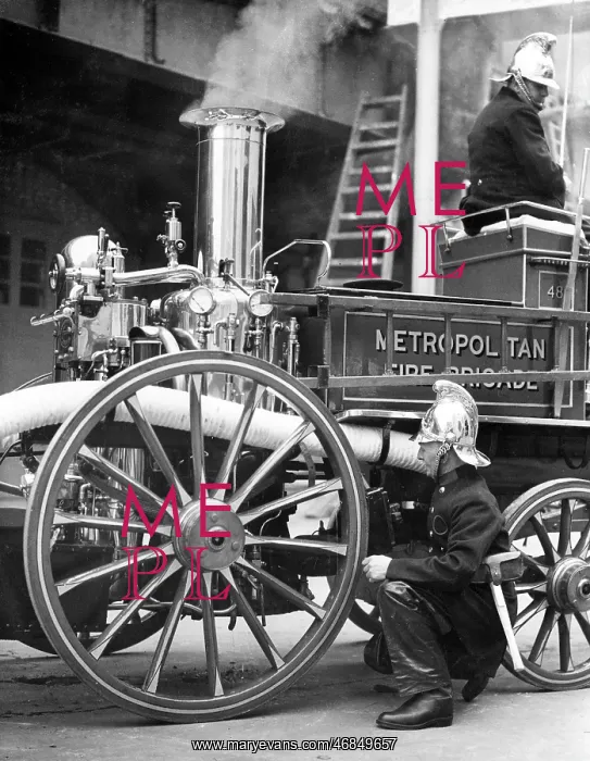 : Shand Mason MFB steam pump and crew : Shand Mason MFB steam pump and crew