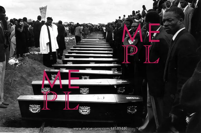 : Sharpeville Funeral - More than five thousand : Sharpeville Funeral - More than five thousand