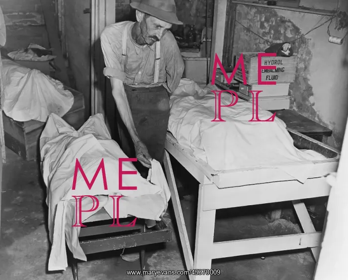 : Sheet covered bodies of four lynched African Americans : Sheet covered bodies of four lynched African Americans