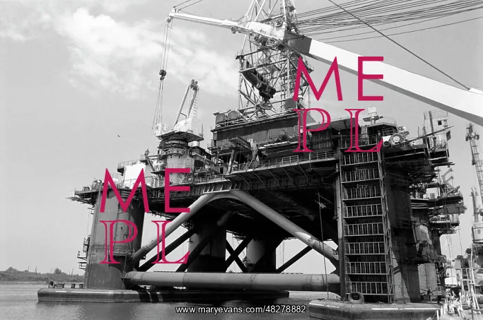: Shelf-5 drilling offshore platform, 1990 : Shelf-5 drilling offshore platform, 1990