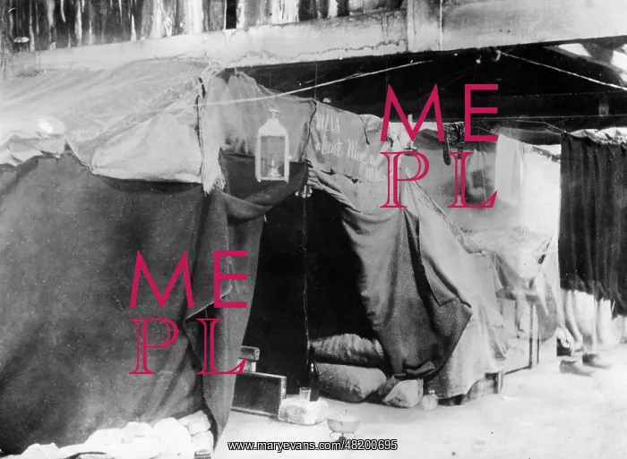 : A shelter in the internment camp in perigeux, 1914 : A shelter in the internment camp in perigeux, 1914