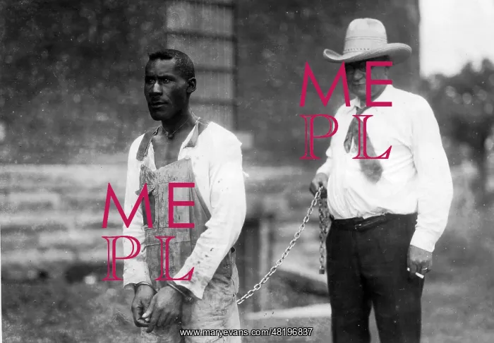 : Sherrif carries a colored prisoners on a chain, 1933 : Sherrif carries a colored prisoners on a chain, 1933