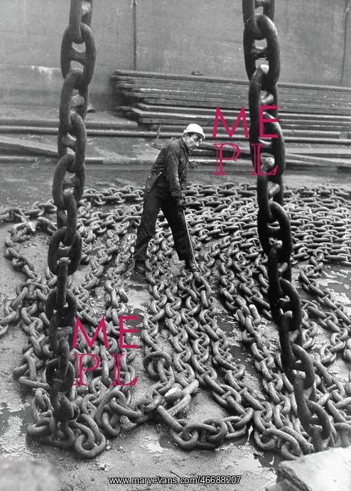 : Ship chains. Royal Albert Dry Docks : Ship chains. Royal Albert Dry Docks