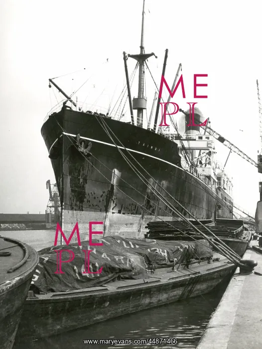 : SHIP IN GEORGE V DOCK : SHIP IN GEORGE V DOCK