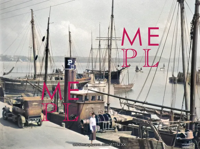 : Ships and boats in a harbour : Ships and boats in a harbour