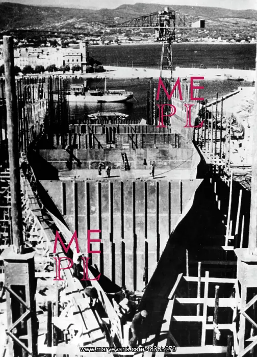 : Shipyard in La Ciotat, 1941 : Shipyard in La Ciotat, 1941
