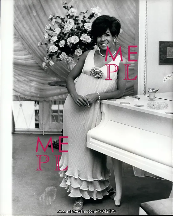 : Shirley Bassey : Shirley Bassey