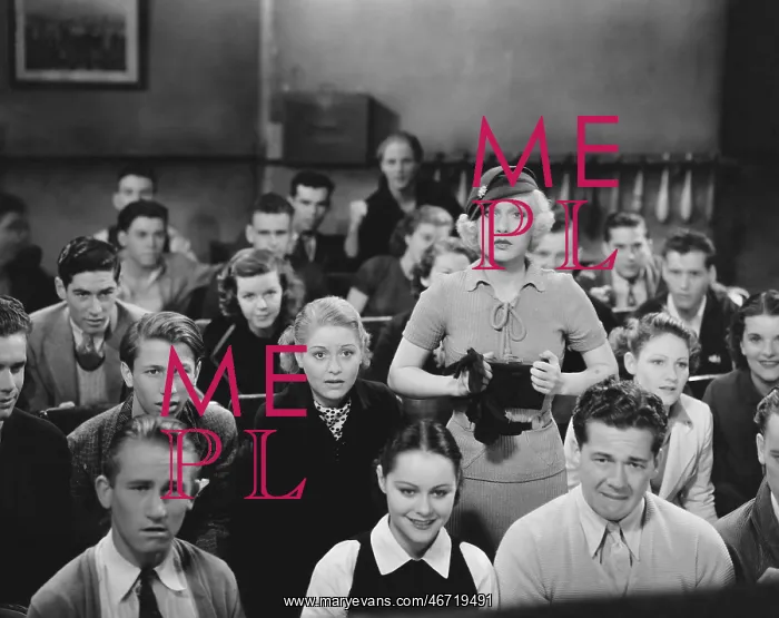  : Shocked audience in theater