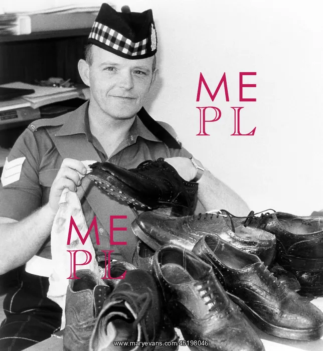 : Shoe blacker of the British Berlin brigade : Shoe blacker of the British Berlin brigade