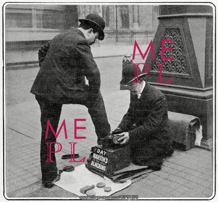 : Shoe Blacking - outside Royal Courts of Justice 1904 : Shoe Blacking - outside Royal Courts of Justice 1904