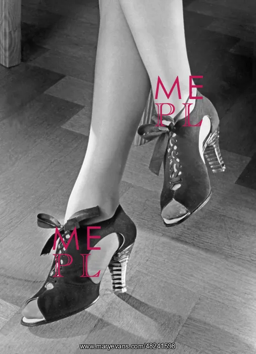 : Shoe fashion, 1941 : Shoe fashion, 1941