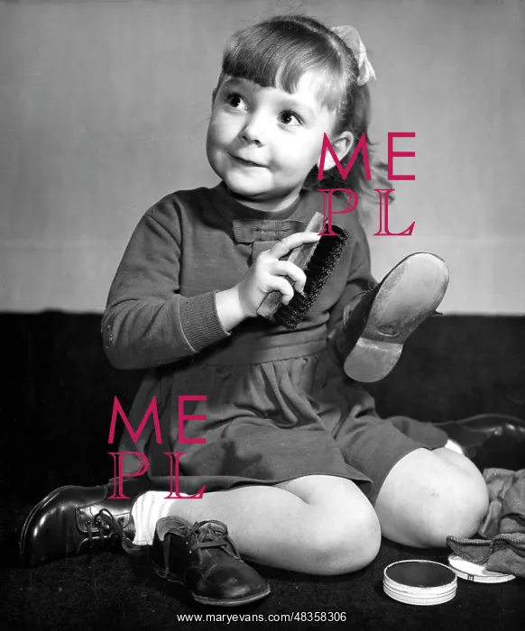 : SHOE GIRL. A good little girl, cleaning pairs of shoes with a brush and shoe polish : SHOE GIRL. A good little girl, cleaning pairs of shoes with a brush and shoe polish