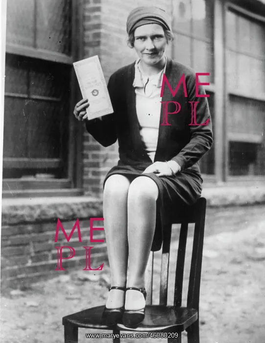 : Shoe Model Miss Mae Moran assured : Shoe Model Miss Mae Moran assured