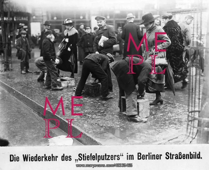 : Shoe polishers in Berlin, 1919 : Shoe polishers in Berlin, 1919