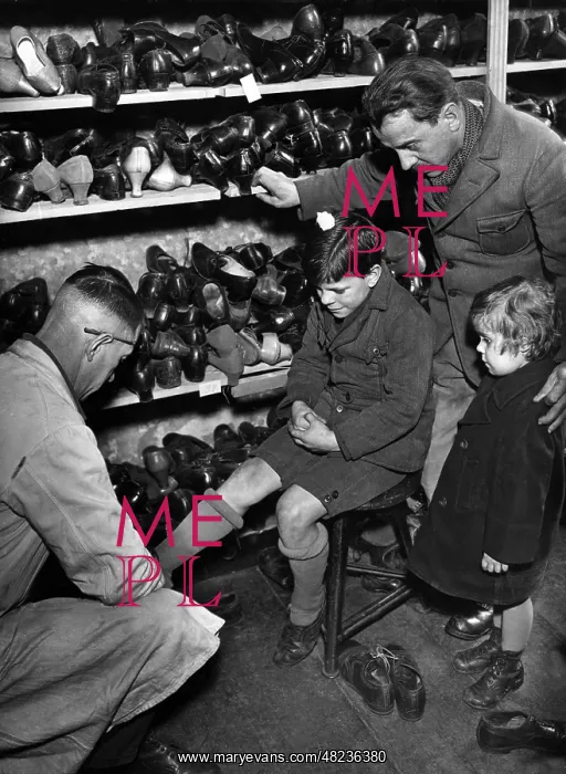 : Shoe store of the Winter Relief, 1934 : Shoe store of the Winter Relief, 1934