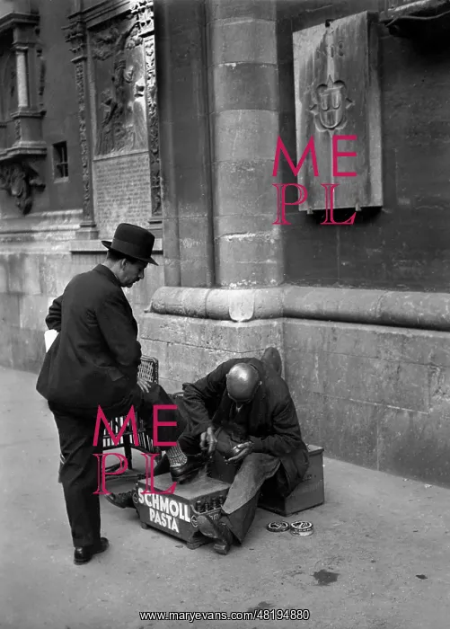 : Shoeshine boy in Vienna : Shoeshine boy in Vienna