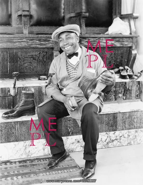  : Shoeshine man working and smiling