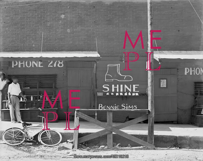 : Shoeshine stand, Southeastern U.S. by Walker ? : Shoeshine stand, Southeastern U.S. by Walker ?