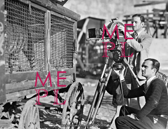 : Shooting with a tiger, 1929 : Shooting with a tiger, 1929