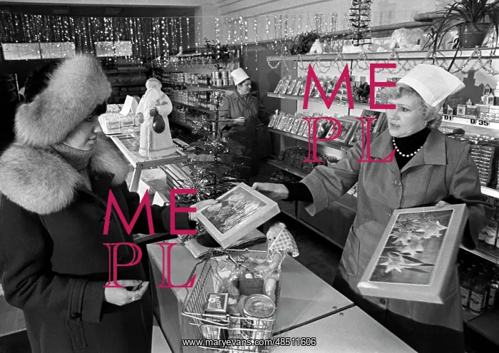 : Shop in Chentsy village, 1981 : Shop in Chentsy village, 1981