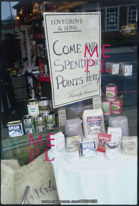 : SHOP DISPLAY 1940S : SHOP DISPLAY 1940S