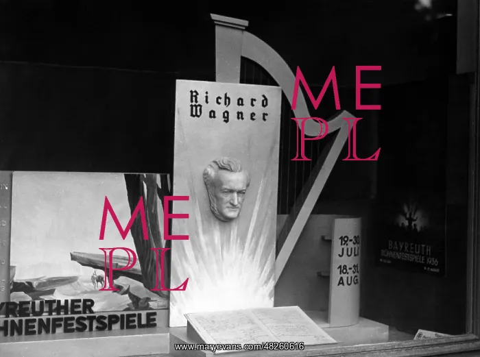 : Shop window with advertisement in Berlin, 1936 : Shop window with advertisement in Berlin, 1936