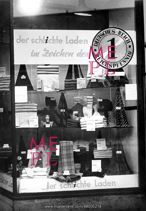 : Shop window display, 1932 : Shop window display, 1932