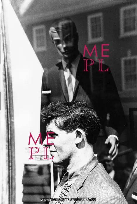 : Shop window dummy looking at man in street : Shop window dummy looking at man in street