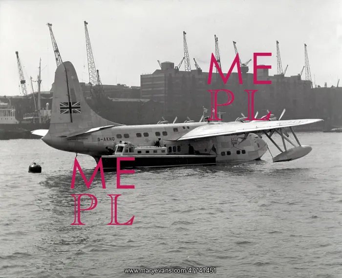 : Short S.45 Solent 3 G-AKNO at Tower Bridge : Short S.45 Solent 3 G-AKNO at Tower Bridge