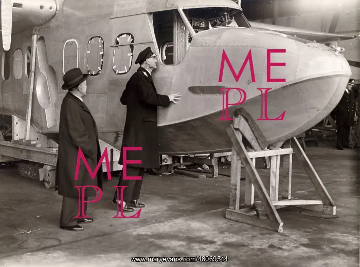 : Short SA6 Sealand in the hangar : Short SA6 Sealand in the hangar