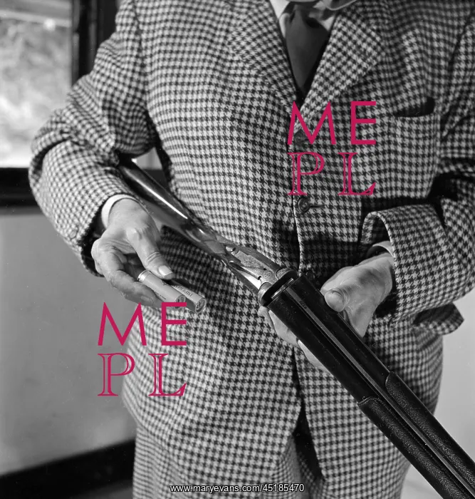 : Shotgun. A photograph taken to illustrate Game Shooting by Robert Churchill : Shotgun. A photograph taken to illustrate Game Shooting by Robert Churchill