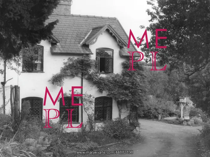 : SHROPSHIRE COTTAGE : SHROPSHIRE COTTAGE